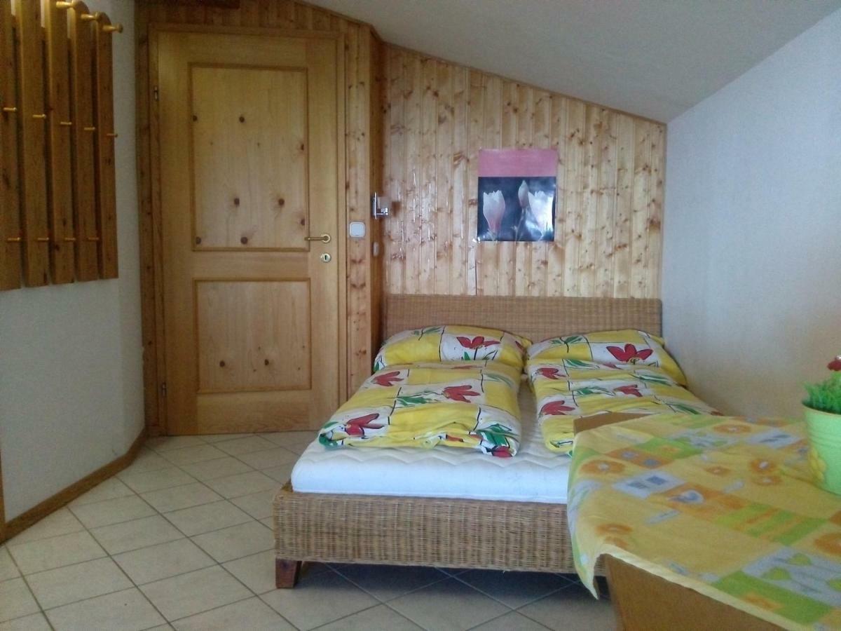 Ferienwohnung Almhaus Florian Treffen Exterior foto